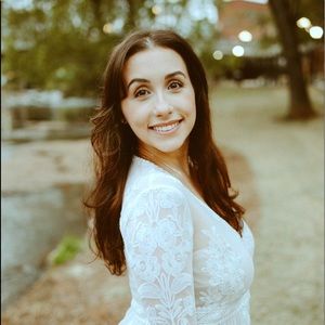 Meet your Posher, Elizabeth